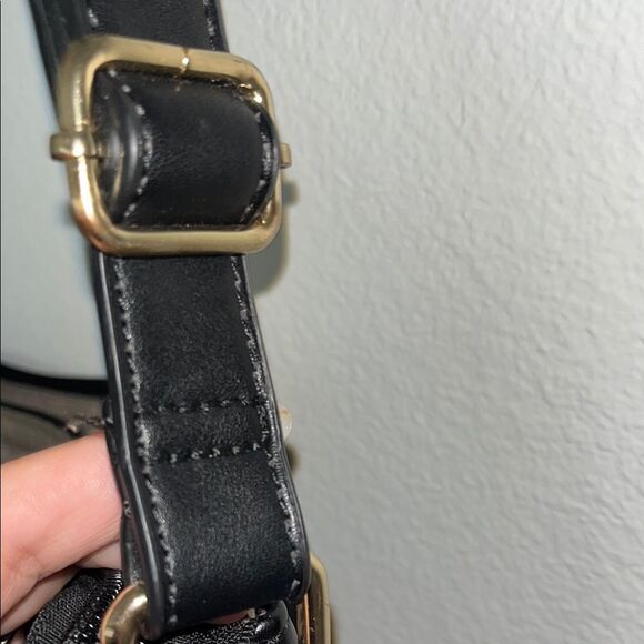 Clarks Black Classic Crossbody Messenger Bag Vegan Leather Adjustable Straps - Picture 4 of 10